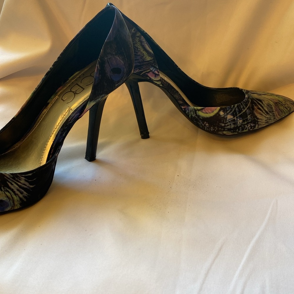 Stunning BCBG size 7 heels - Picture 4 of 10